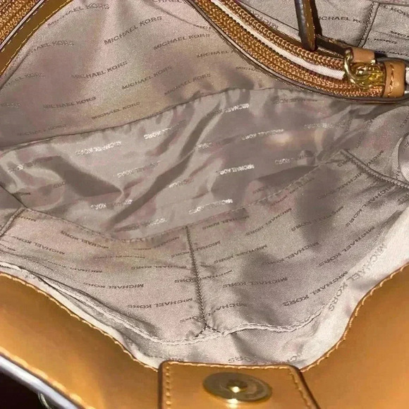 Michael Kors Women's Jet Set Chain - Picture 6 of 16